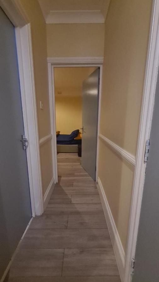 Entire 2 Bedroom Home/Flat In London, Central Line المظهر الخارجي الصورة